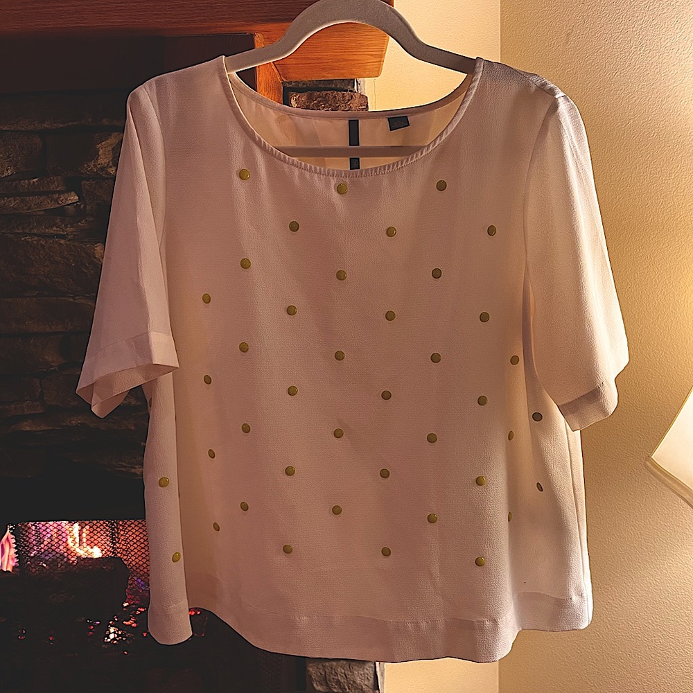 Skye’s the Limit blouse w/ yellow/green dots and split back, short sleeve size L